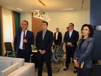 Заместитель Премьер-министра Республики Узбекистан Жамшид Ходжаев 18 февраля посетил офис компании «RHYTHM PLUS,» и ознакомился с рабочим процессом и перспективными проектами.